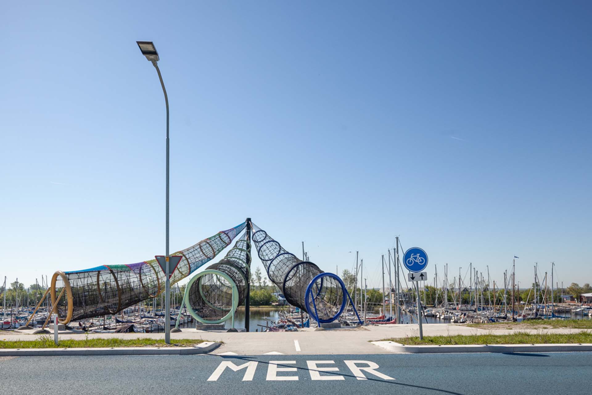 Foto door Harry Cock van Dijkbalkon in Lauwersoog ontworpen door MINT Architecten en partner Melle Koot